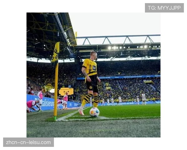 多特蒙德赛前训练全程封闭,重点演练针对巴黎圣日耳曼锋线的防守策略 多特蒙德赛前训练全程封闭,重点演练针对巴黎圣日耳曼锋线的防守策略